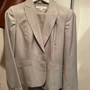 Nine West Women’s suit sise 4 barely used